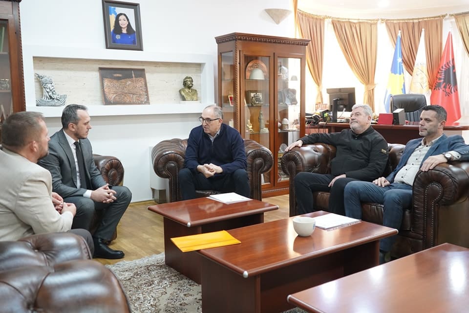 Gradonačelnik Shaqir Totaj potpisao je ugovor sa KRM “Ekoregjioni” dd, za obavljanje pogrebnih usluga