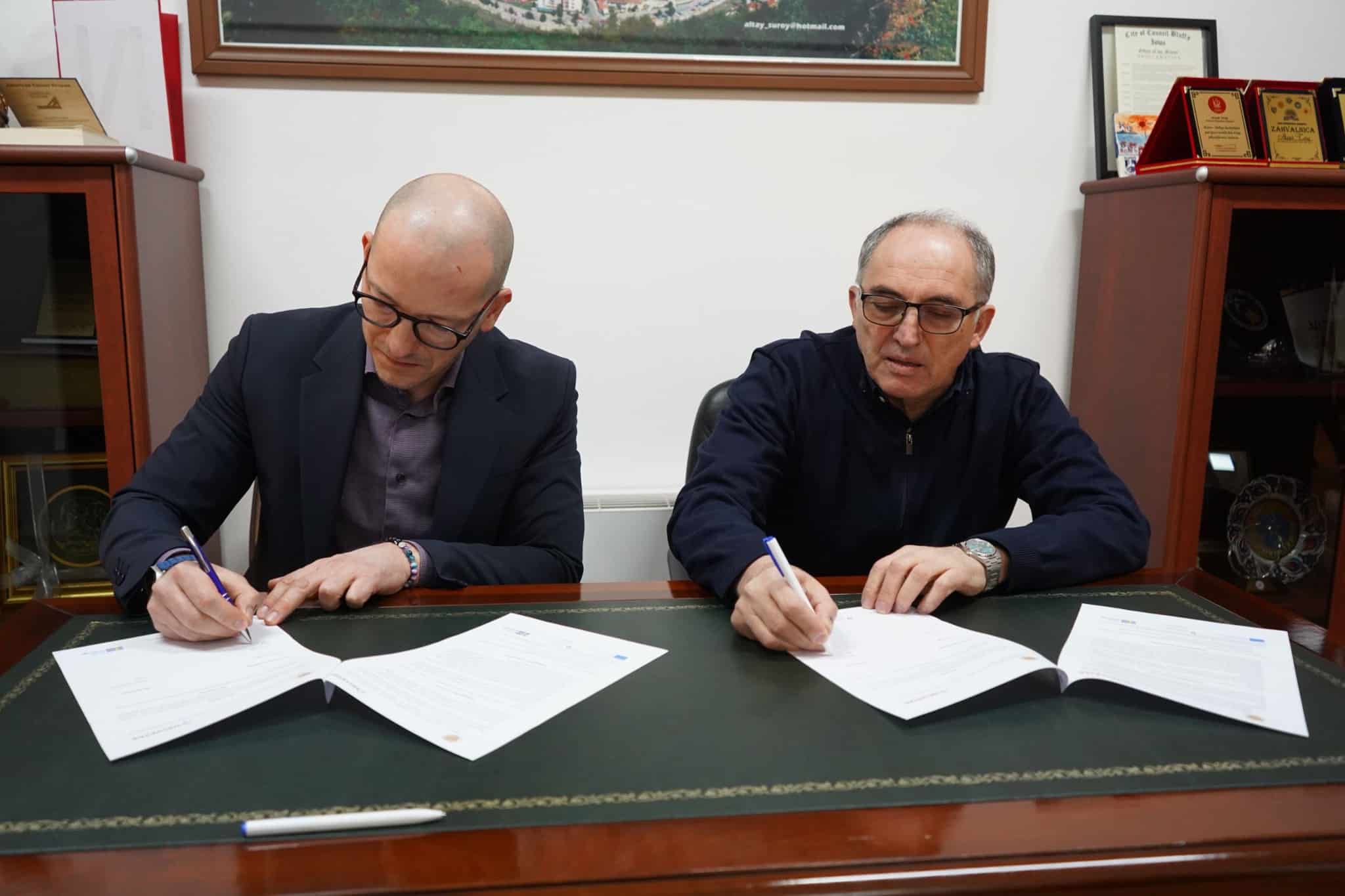 Gradonačelnik Totaj potpisao je Memorandum o saradnji sa Projektom decentralizacije i podrške opštinama (DEMOS), koji implementira Helvetas Swiss Intercooperation.