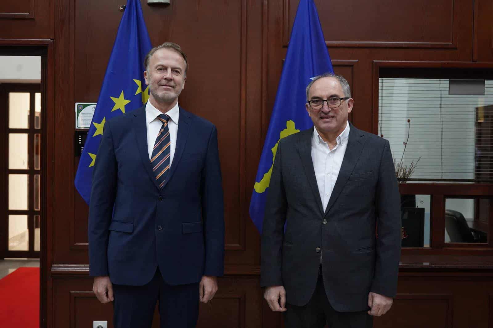 Gradonačelnik Totaj je ugostio šefa Kancelarije Evropske unije na Kosovu, ambasadora Aiva Orava.