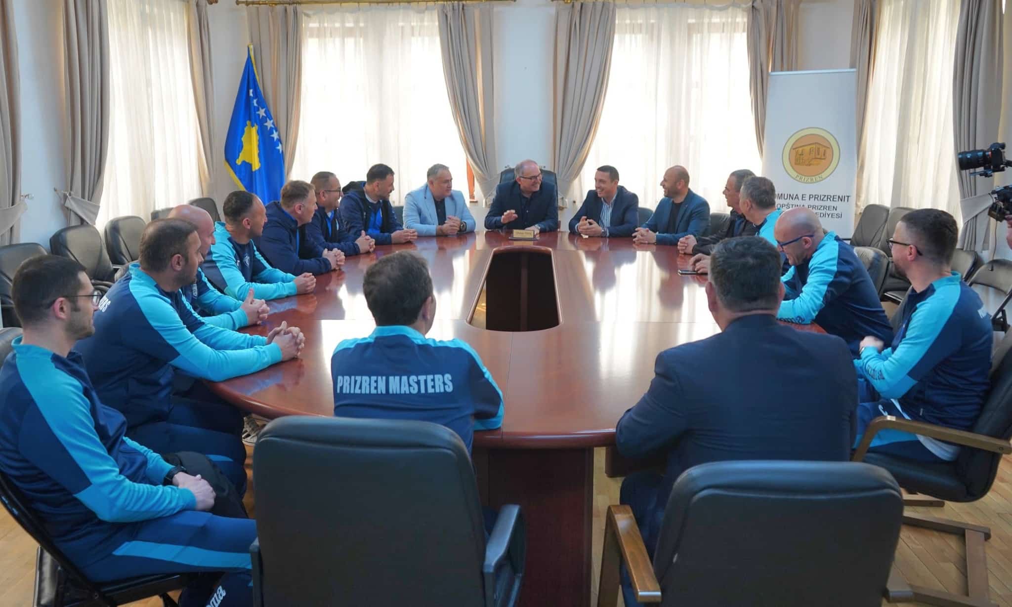 Kryetari Totaj ka pritur në takim veteranët e futbollit, të Klubit KVF “Prizren Masters”