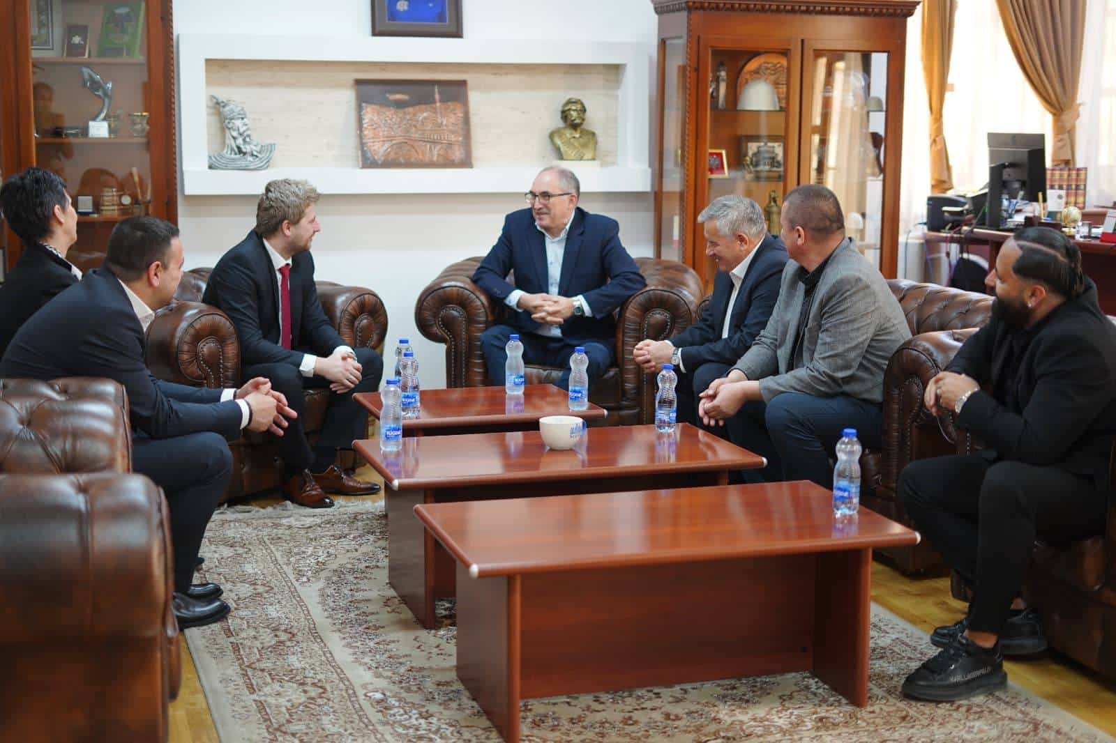 Kryetari Shaqir Totaj ka pritur në takim një delegacion nga Bosnja e Hercegovina