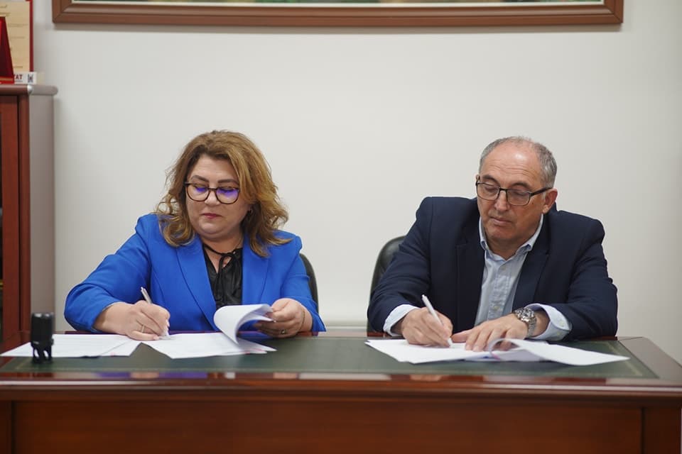 Kryetari Totaj nënshkroi Marrëveshje Bashkëpunimi me Concordia Projekte Shoqata Sociale
