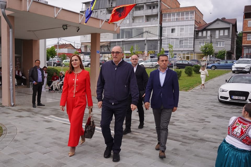 Prizren’deki “Gani Saramati” Alt Ortaokulu kuruluşunun 51. yıl dönümünü kutladı