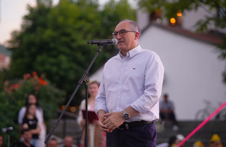 SHKA “Agimi” solli premierë magjepsëse me këngë e valle tradicionale