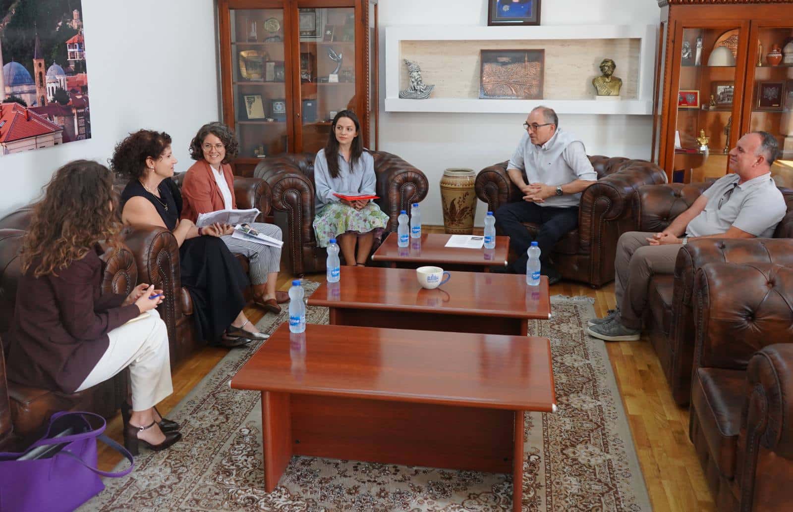 Kryetai Totaj ka pritur në takim përfaqësueset e projektit rajonal të GIZ-it-Agjenda e Gjelbër