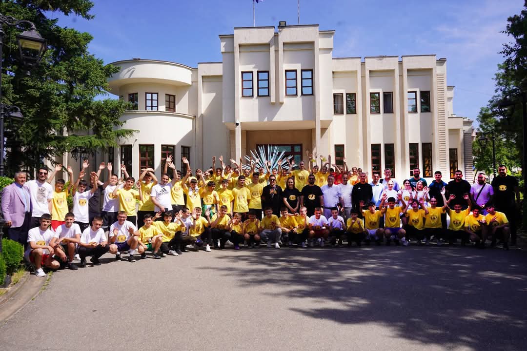 “Remzi Ademaj Haftası – Özgürlük Yolları 2025” etkinliği kapsamında, kadınlar ve erkeklerde 1000 ve 800 metre mesafelerde atletizm yarışmaları düzenlendi