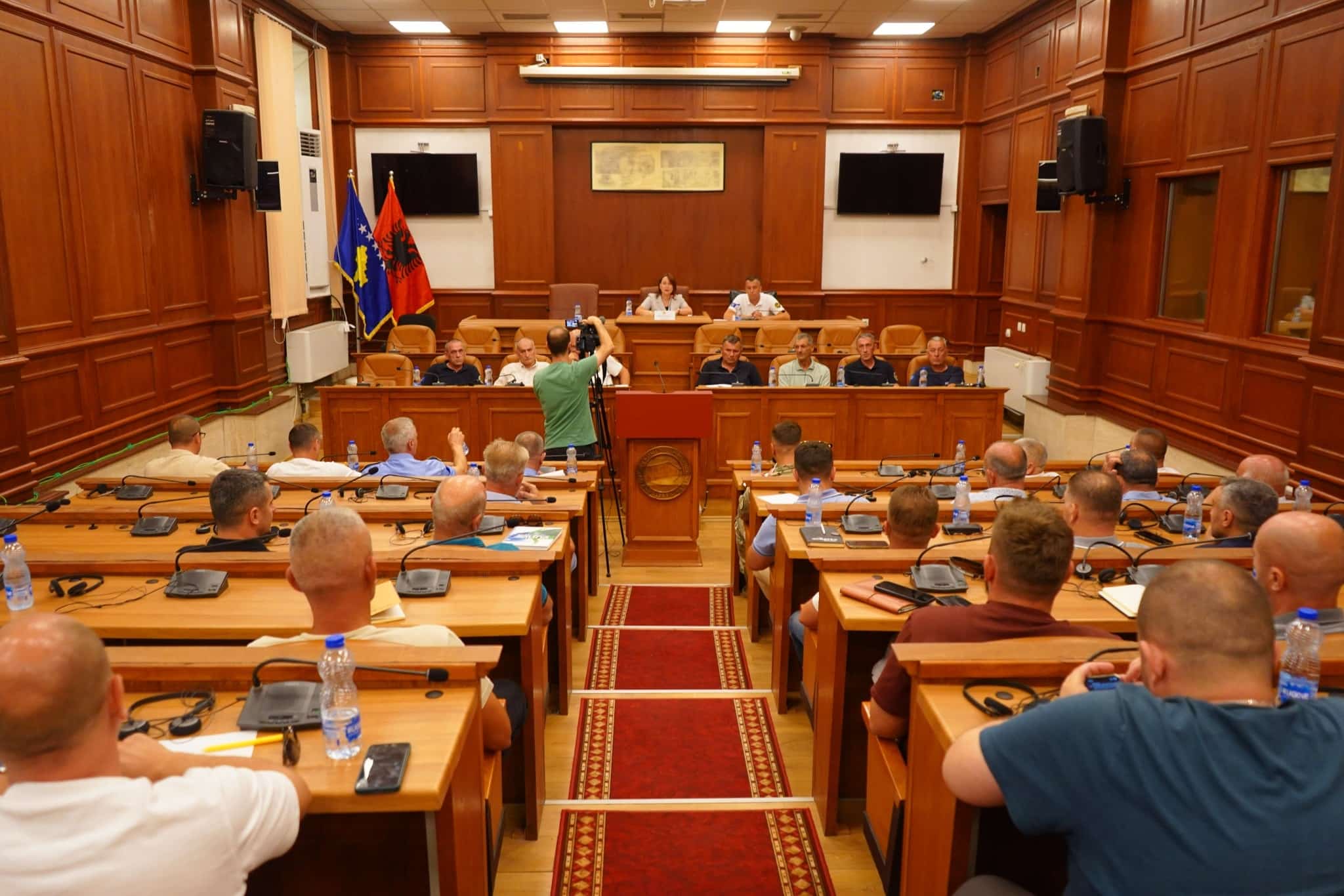 Mbahet takim me kryetar të këshillave të fshatrave, diskutohet rritjen e sigurisë publike dhe përmirësimin e reagimit ndaj fatkeqësive natyrore dhe fatkeqësive tjera