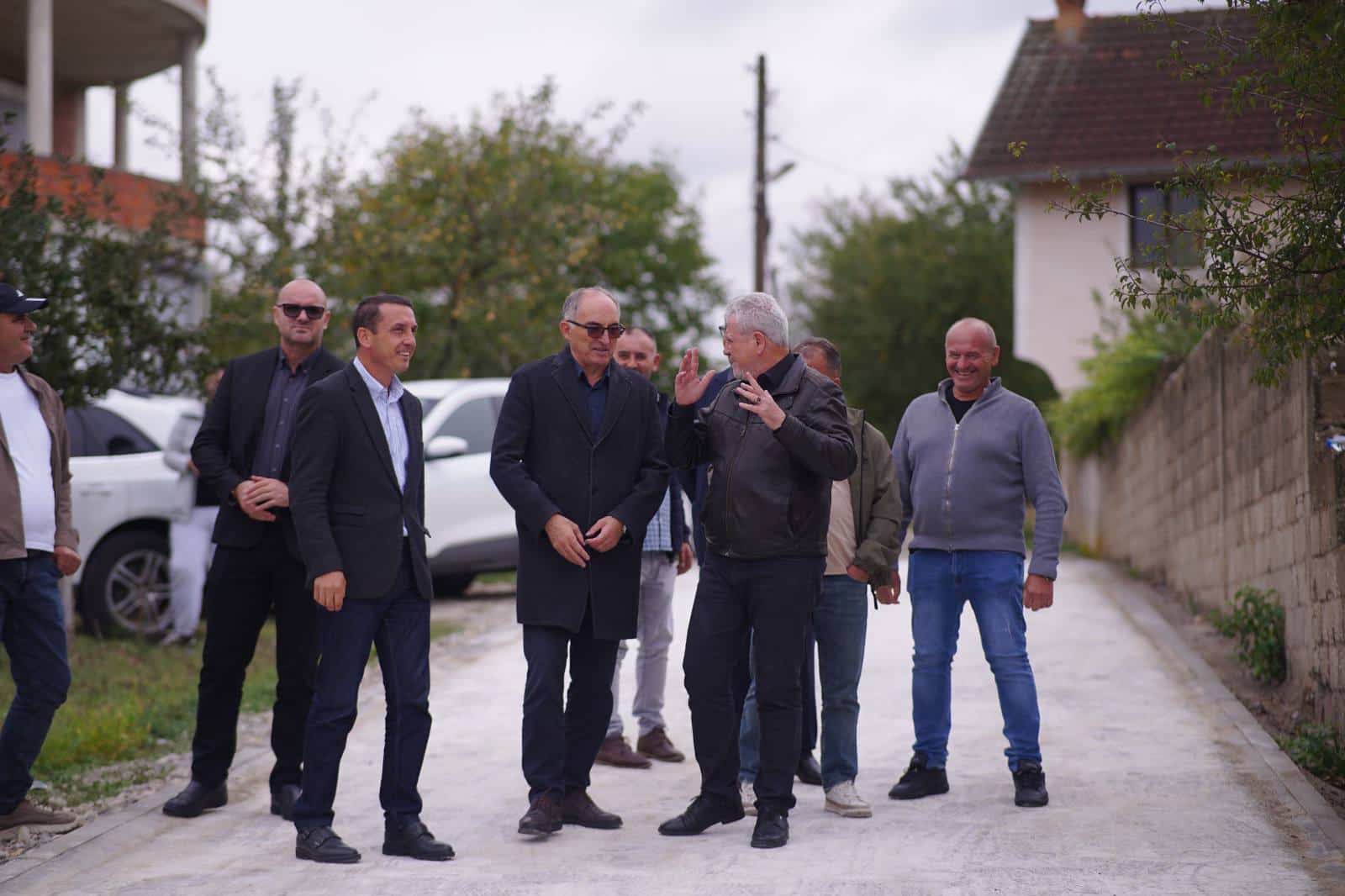 Në fshatin Grazhdanik, nisin punimet për ndërtimin e gjashtë rrugëve dhe një parku