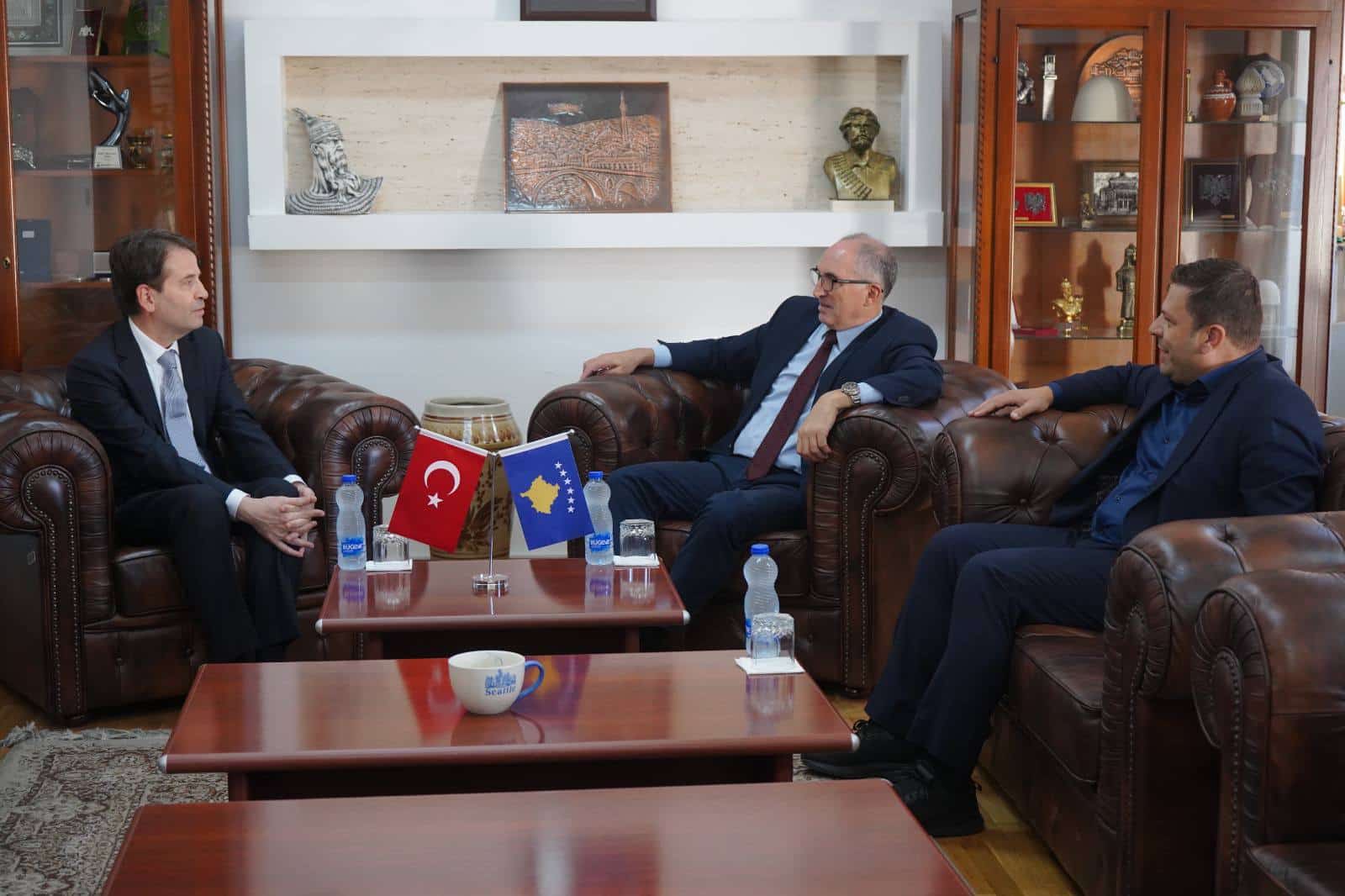 Kryetari Totaj ka pritur në takim Konsullin e ri të Përgjithshëm të Konsullatës së Republikës së Turqisë në Prizren, Fatih Topçu
