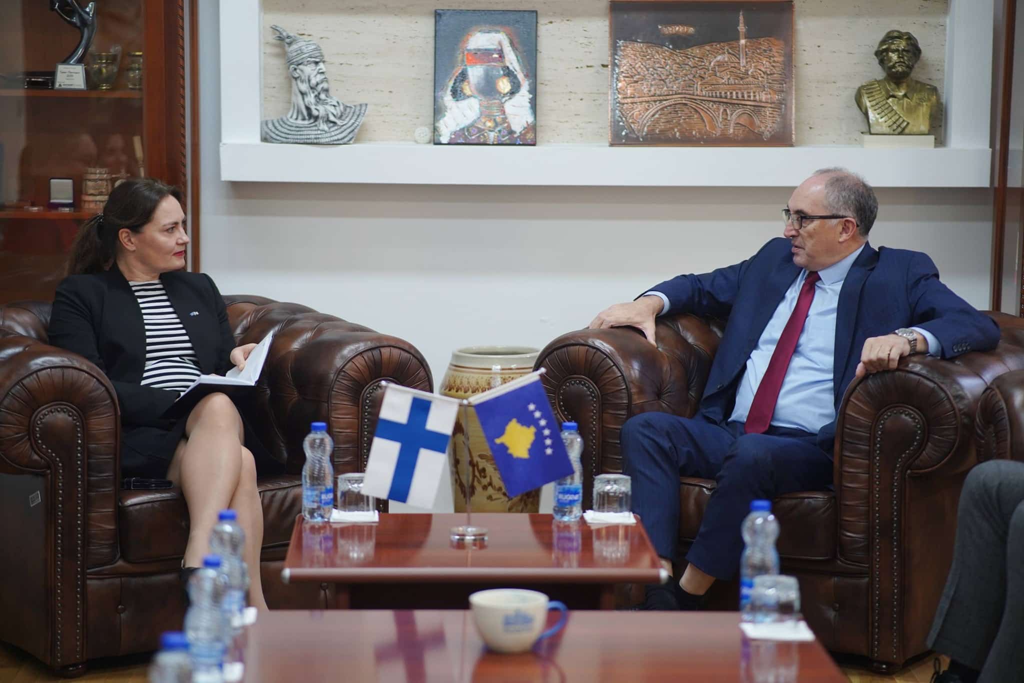 Kryetari Totaj priti në takim ambasadoren e Finlandës në Kosovë, Eevamari Laaksonen