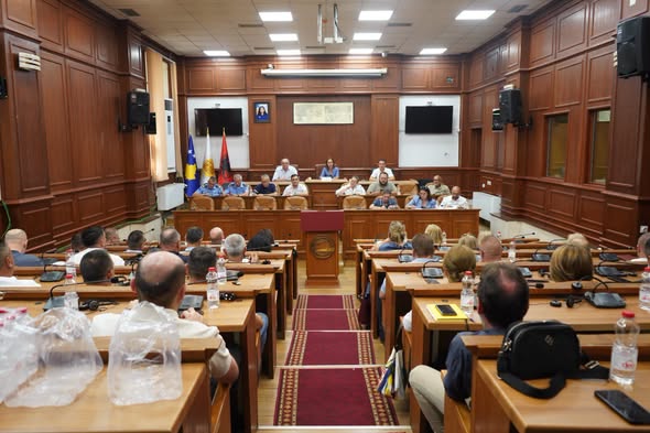 Kryetari Totaj dhe drejtorët e shkollave diskutojnë për përgatitjet e vitit shkollor 2026/2027